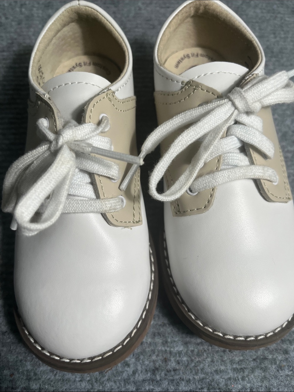FootMates White and Beige Kids Leather Lace-Up Dress Shoes